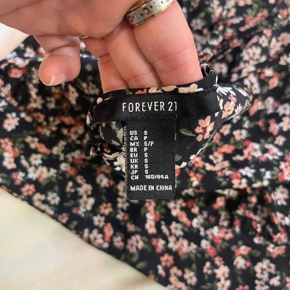 Forever 21 Black Floral Ruffle Sleeveless Top Women's Size Small - Picture 5 of 5